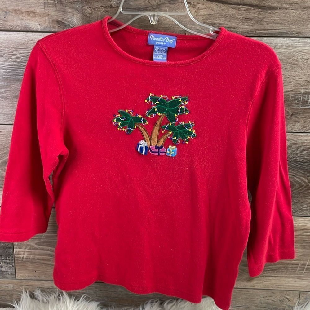 Paradise Bay Ladies Holiday Top, Palm Tree Christmas Tree Lights,Presents, PM